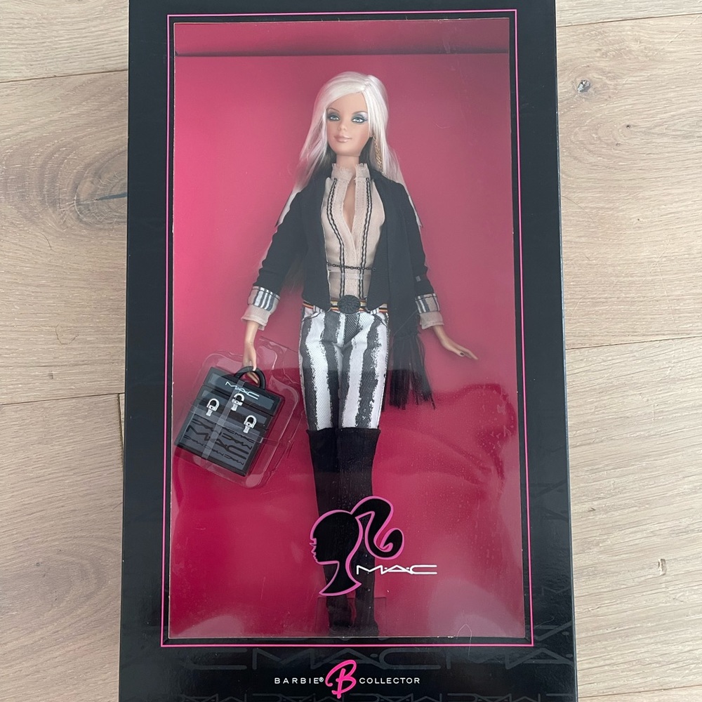 Mac loves Barbie doll gold label